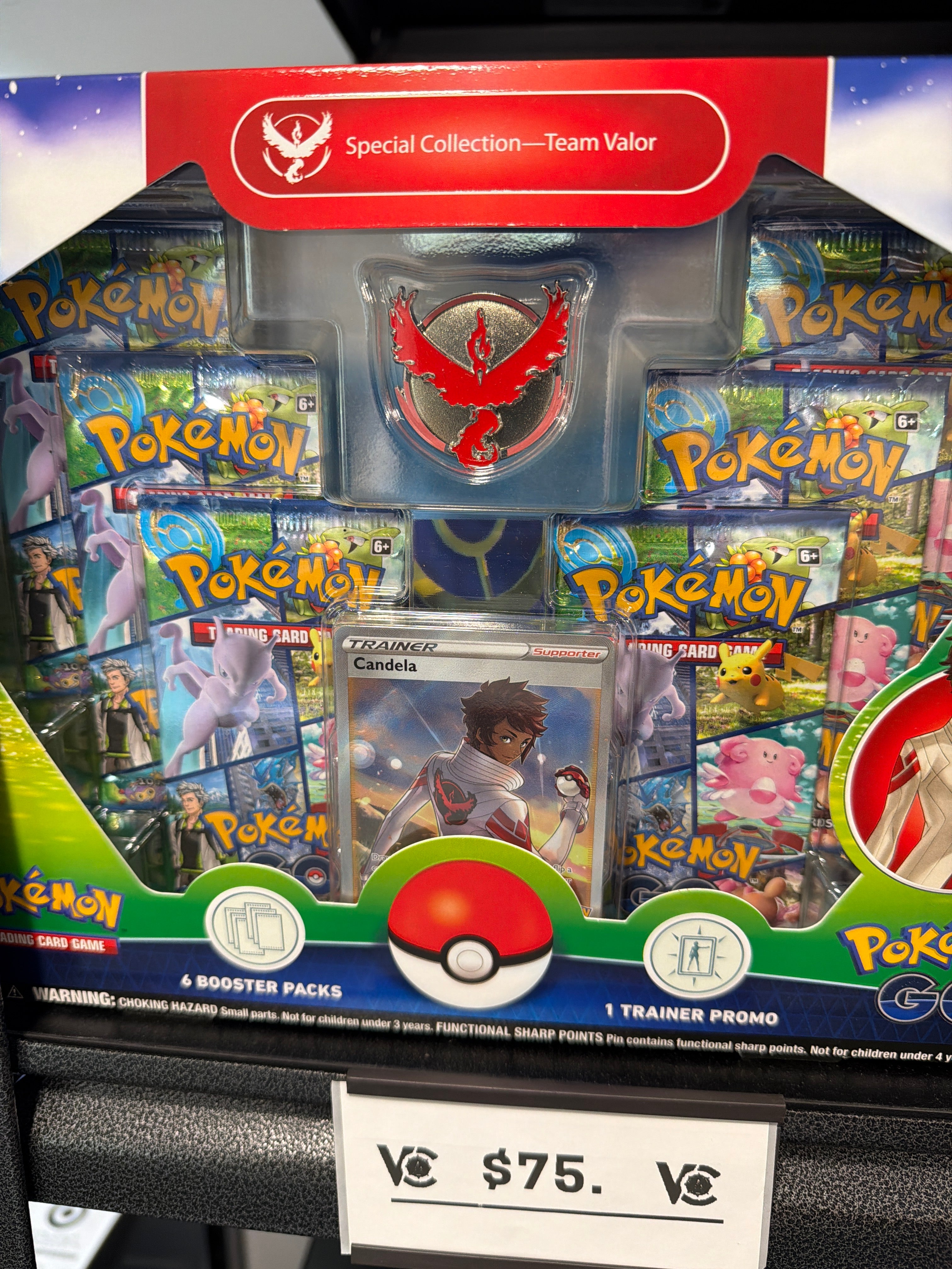 Pokemon Go - Special Collection team Valor